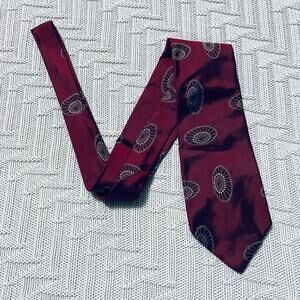 Hugo Boss maroon flying saucer silk tie
